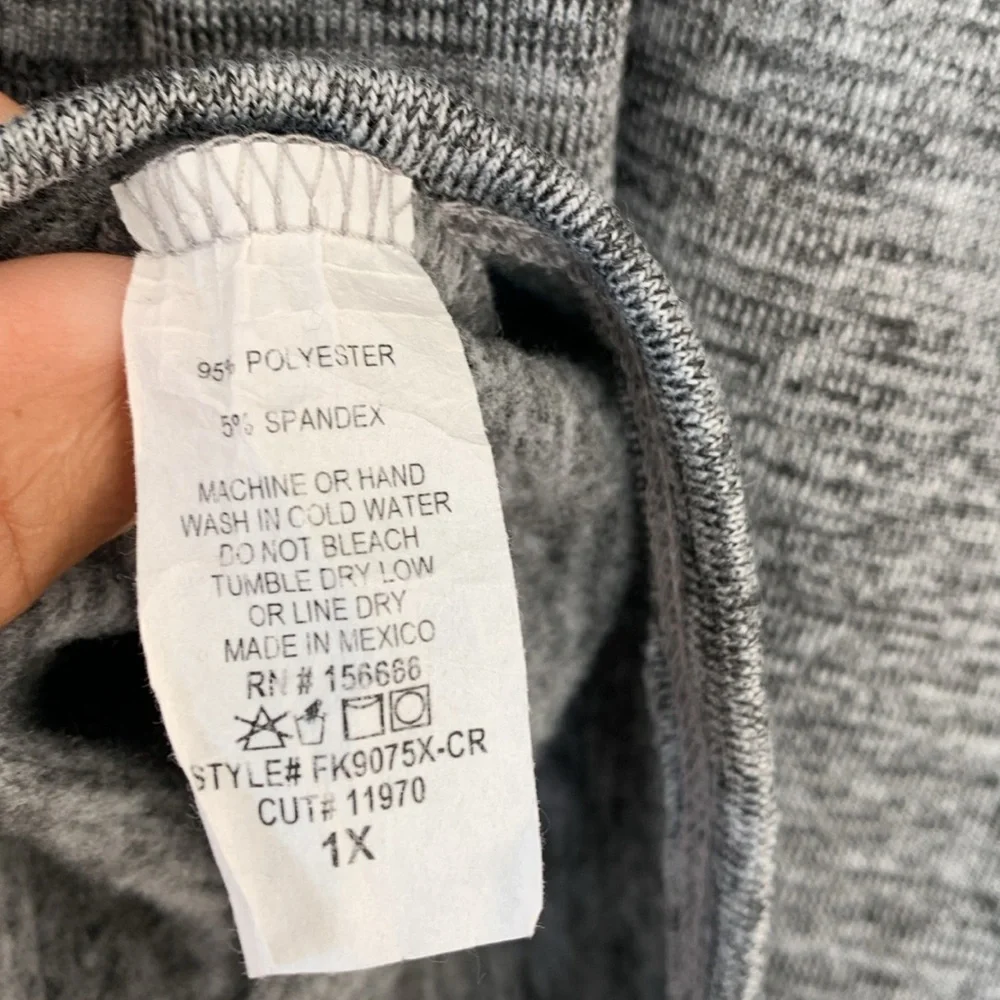 Free kisses plus size  sweatshirt  1X - Picture 7 of 10